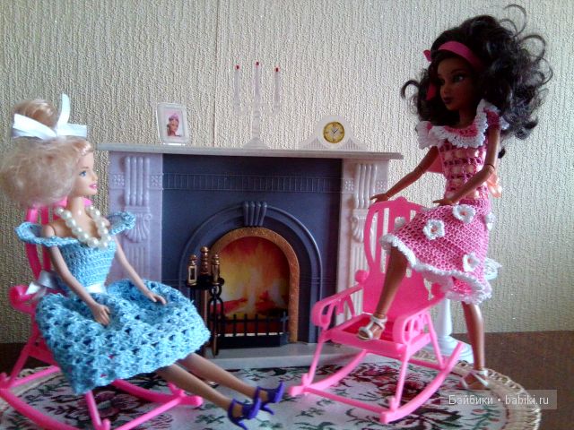 Алекса демонстрирует новое платье