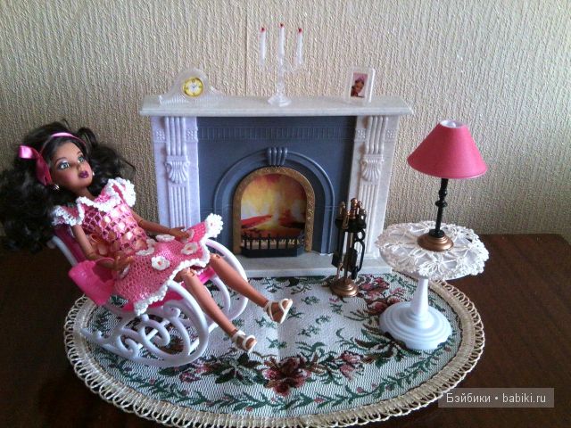 Алекса в кресле