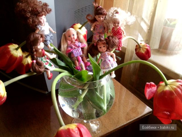 куколки в тюльпанах