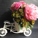 Декоративные авто и велосипед