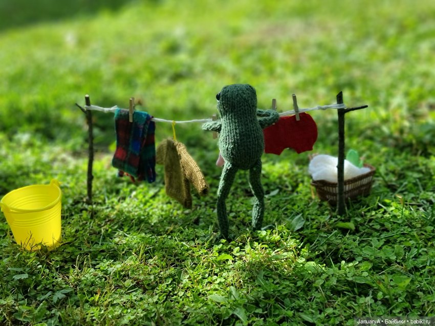 Все побежали, и я... за вязаной лягушкой