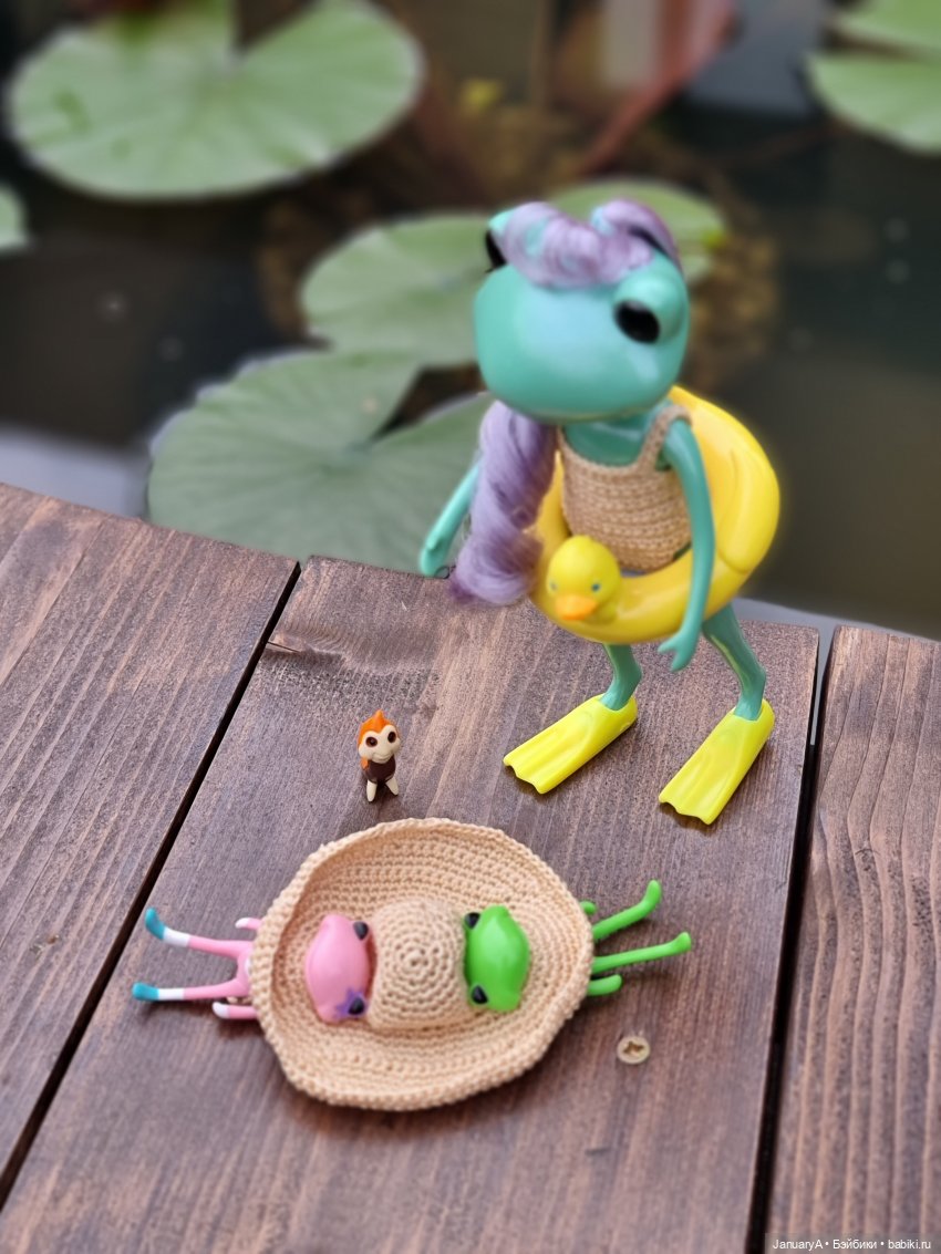 Отдых у воды. Wonder frog