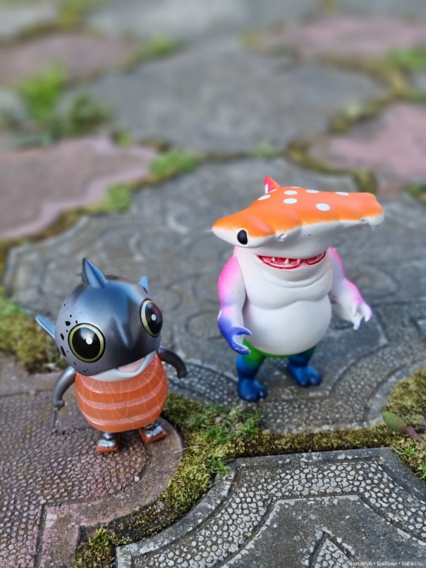 Блайз Zoe and her pet fish