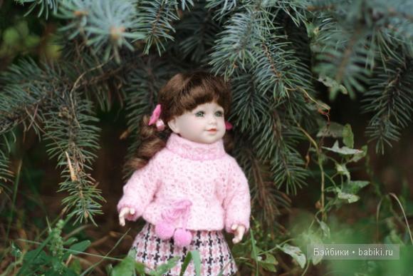 малышка Эли на прогулке