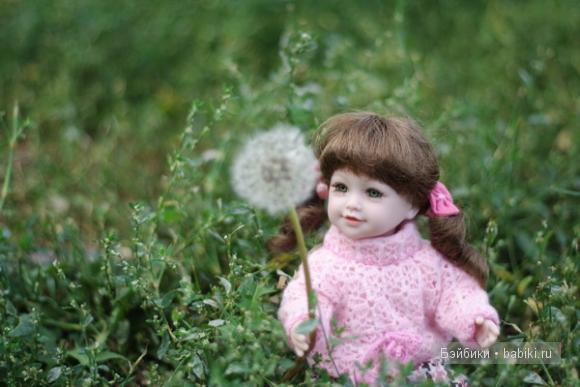 малышка Эли на прогулке