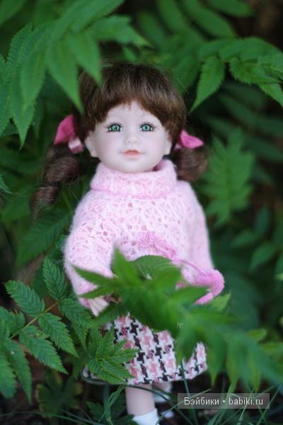 малышка Эли на прогулке