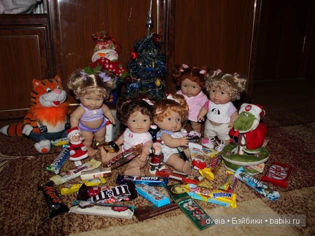 Толстушки Berenguer у ёлки