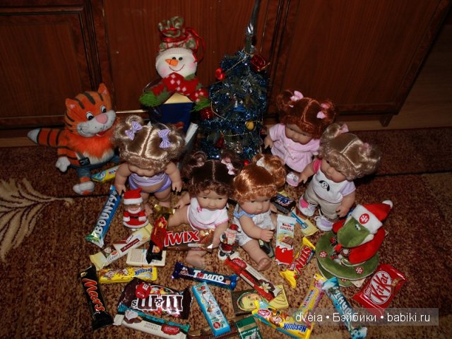 Толстушки Berenguer у ёлки