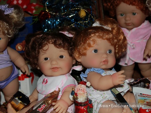 Толстушки Berenguer у ёлки