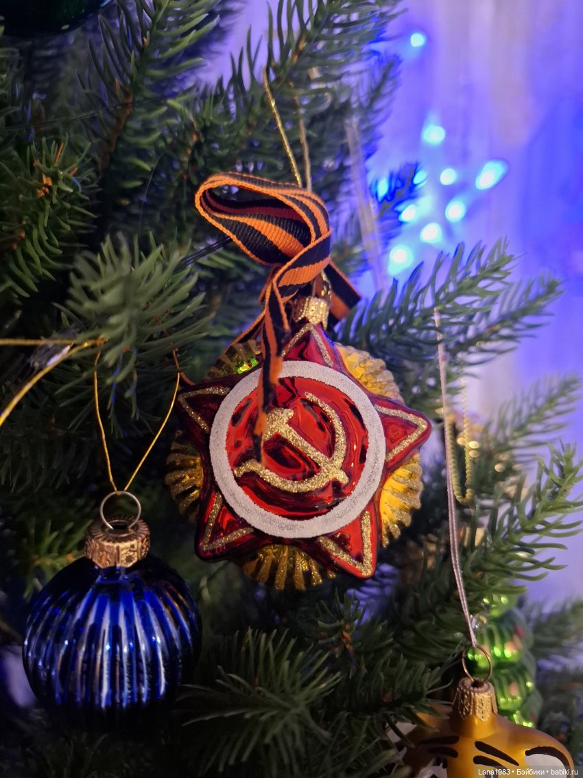 А на нашей ёлке, зелёные иголки