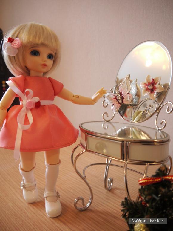 Покрутились у зеркала Покрутились у зеркала