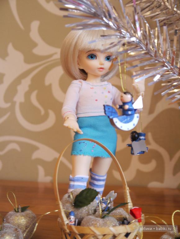 Нарядили елку Нарядили елку