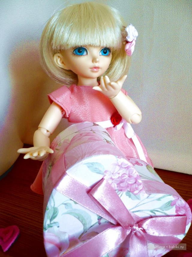 С праздником 8