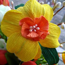 Цветы из креповой бумаги