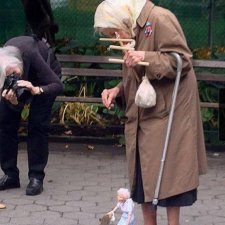 Старушка и ее марионетка
