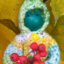 Лягушонок со своим другом, в осеннем парке