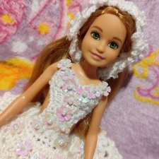 Стейси- в авторском наряде.