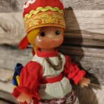 Куколка в народном костюме