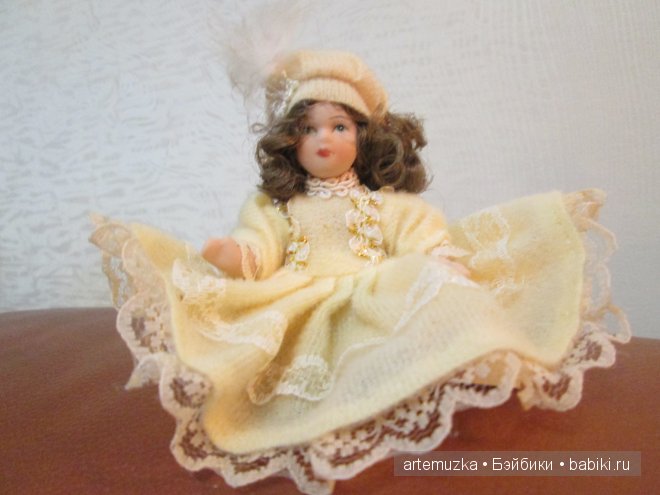 Чудесная коробочка с маленькими фарфоровыми куколками