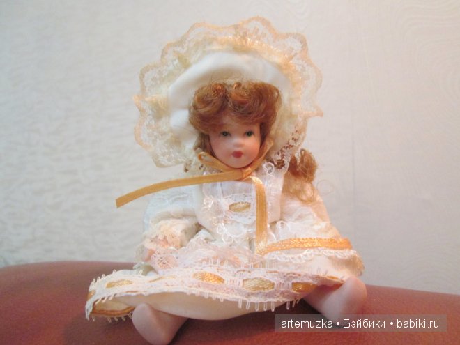 Чудесная коробочка с маленькими фарфоровыми куколками