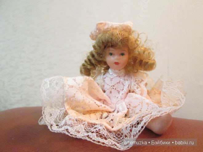 Чудесная коробочка с маленькими фарфоровыми куколками