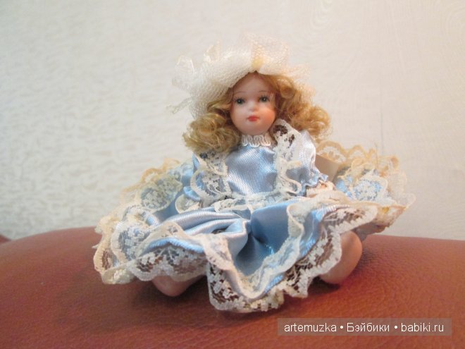 Чудесная коробочка с маленькими фарфоровыми куколками