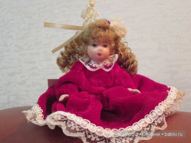 Чудесная коробочка с маленькими фарфоровыми куколками (фото 9)