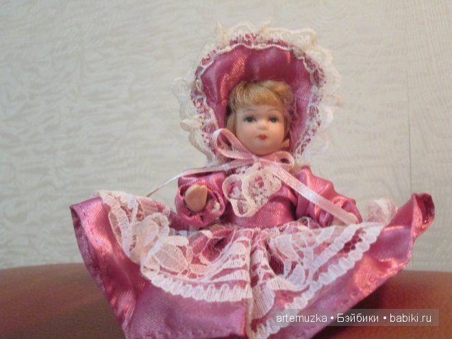 Чудесная коробочка с маленькими фарфоровыми куколками (фото 10)