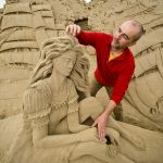Замки, произведения скульптуры из песка