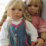 Две малышки Anna I и Ullwa решили поиграть (Annette Himstedt)