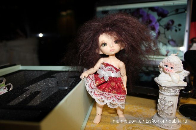 -Ну как я выгляжу??? Правда хороша????