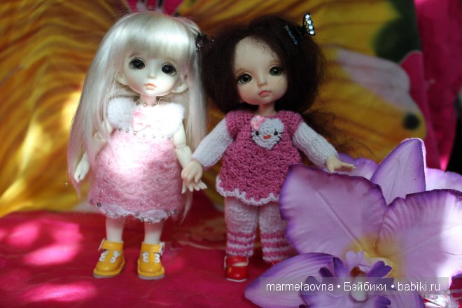 Девчонки и цветы Девчонки и цветы