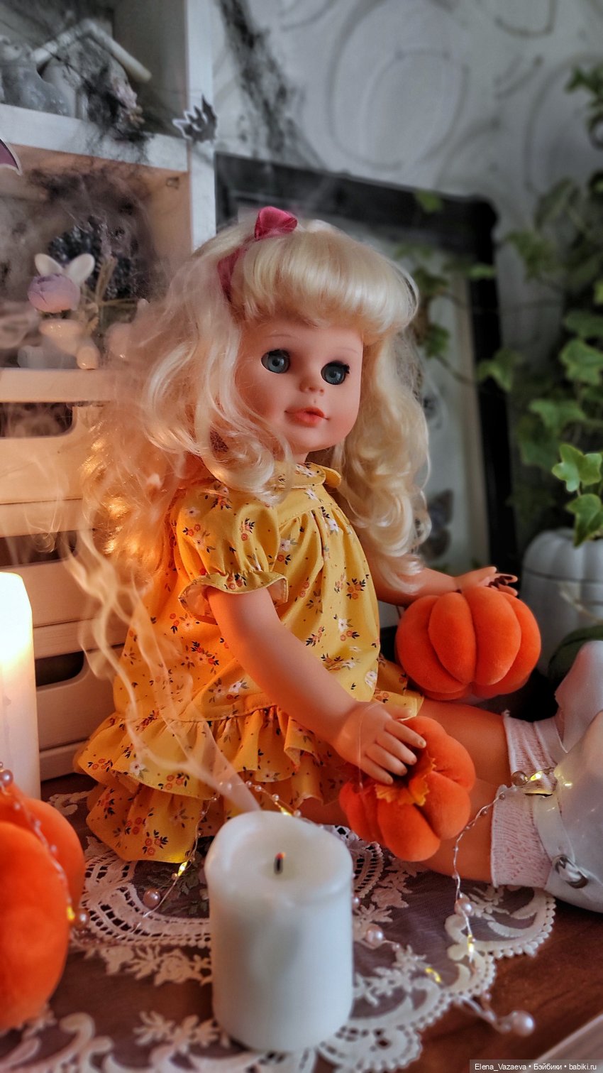 Кукла ГДР отмечает Хеллоуин