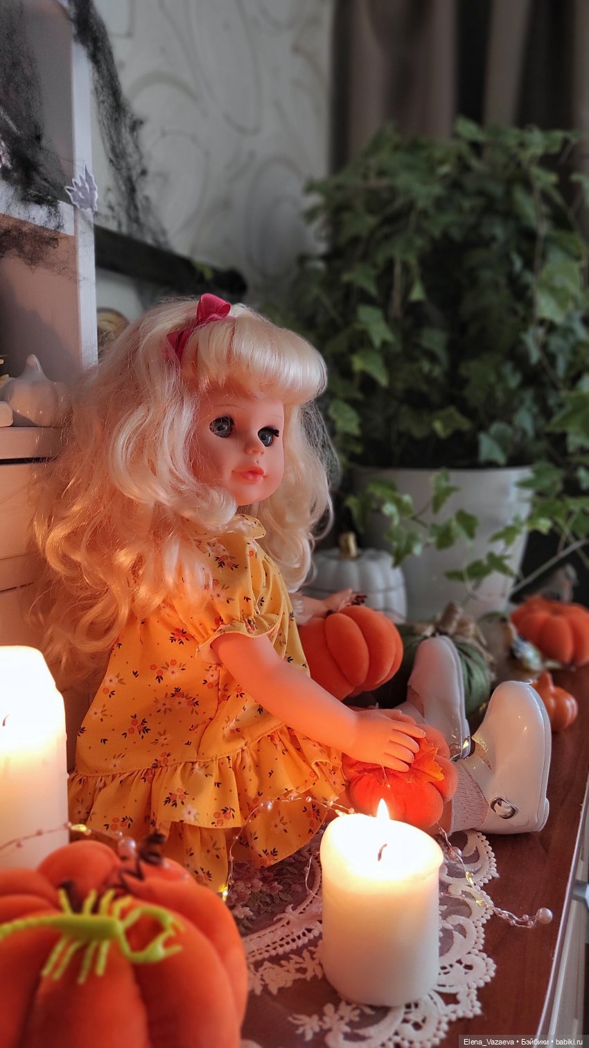 Кукла ГДР отмечает Хеллоуин