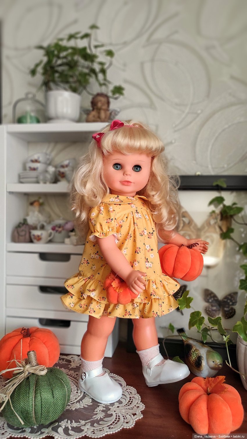 Кукла ГДР отмечает Хеллоуин