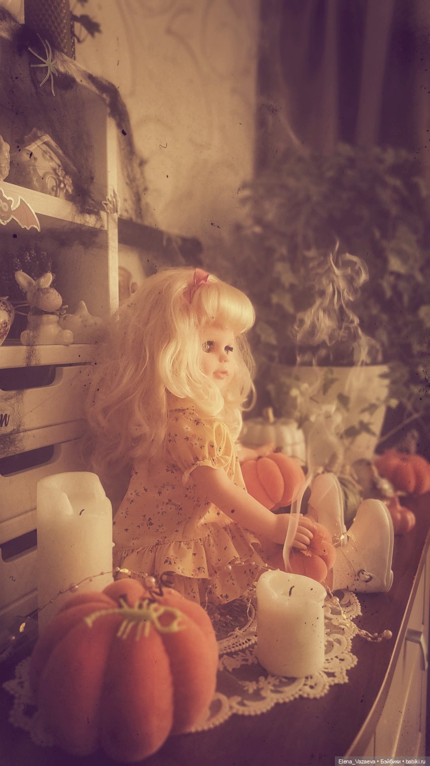 Кукла ГДР отмечает Хеллоуин