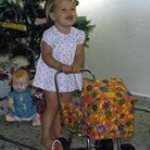 Снова кукла...   А что вы покупаете в подарок своим маленьким дочкам?