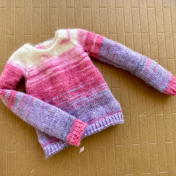 Яркие джемперы