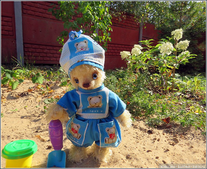 Мишка Михаэлла играет в песочнице | Бэйбики Мишка Михаэлла играет в песочнице