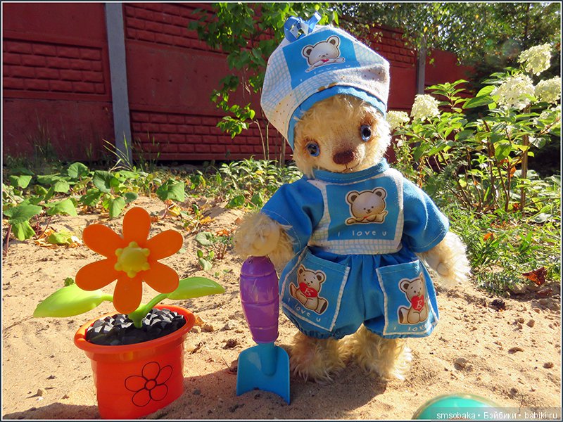 Мишка Михаэлла играет в песочнице | Бэйбики Мишка Михаэлла играет в песочнице