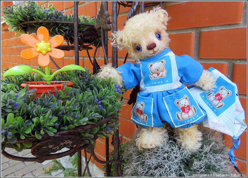 Мишка Михаэлла играет в песочнице | Бэйбики Мишка Михаэлла играет в песочнице