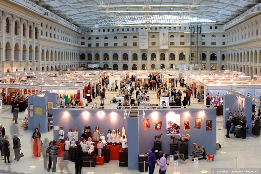 Подготовка к выставке кукол