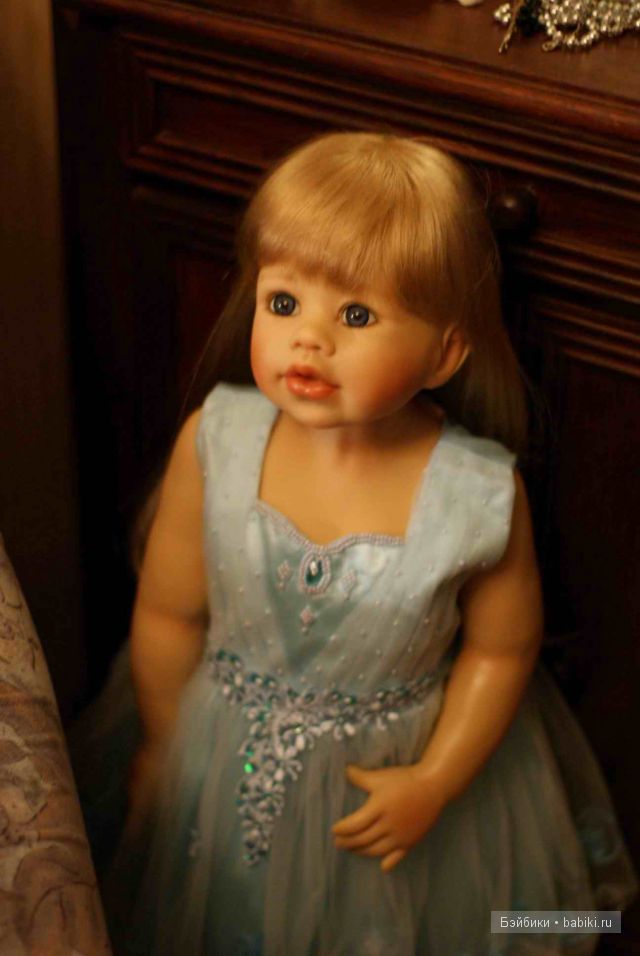 Моника Левениг