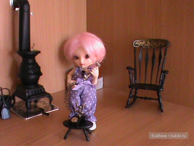 Маська приехала и давай звонить Фейрикам, мол доехала... все в порядке... И еще что-то.... (но дальше я уже не поняла)