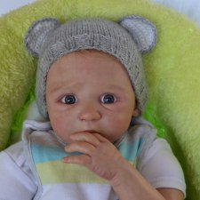 Малыш Moira с больным пальчиком