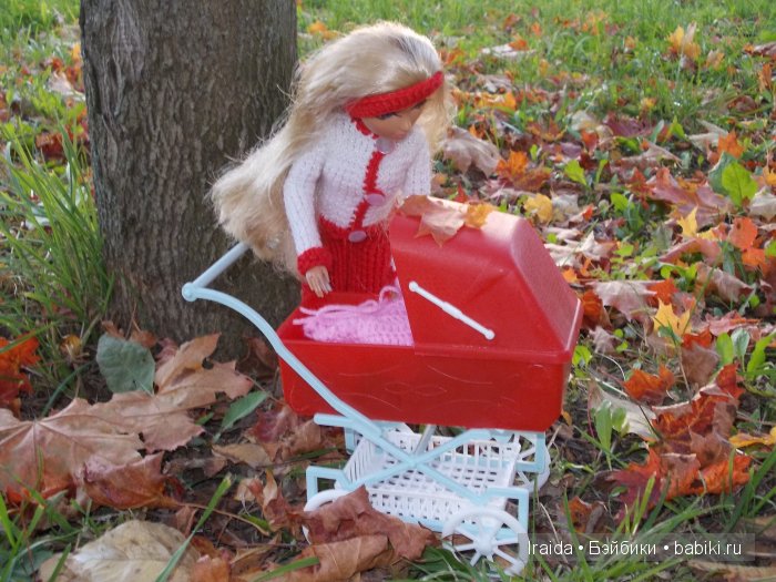 Осенняя прогулка Вики с Алисой