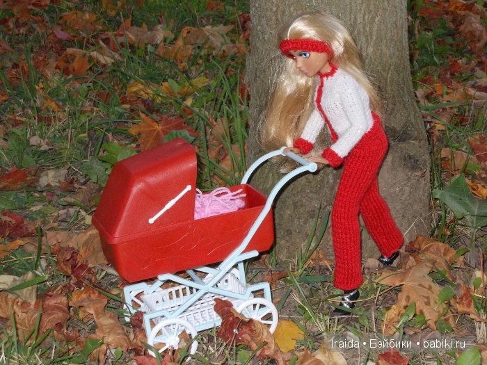 Осенняя прогулка Вики с Алисой