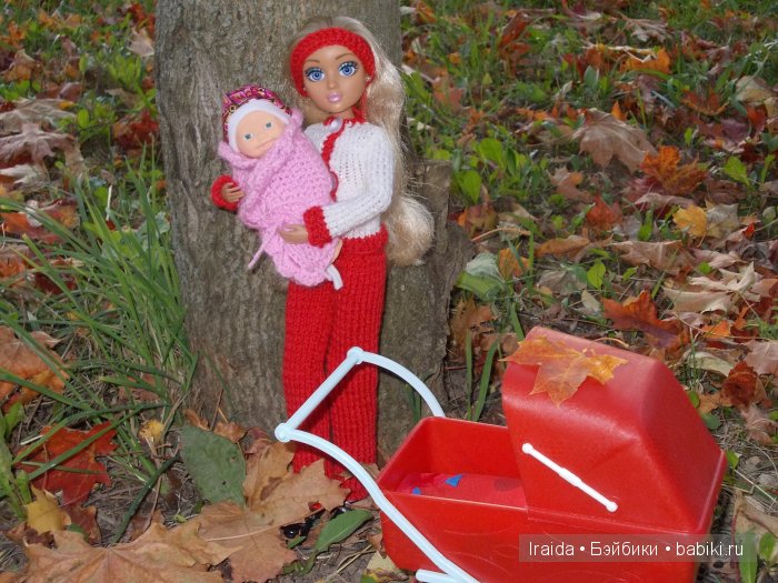 Осенняя прогулка Вики с Алисой