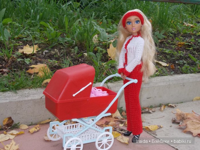 Осенняя прогулка Вики с Алисой