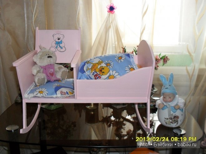 Кроватка для куклы Вареньки